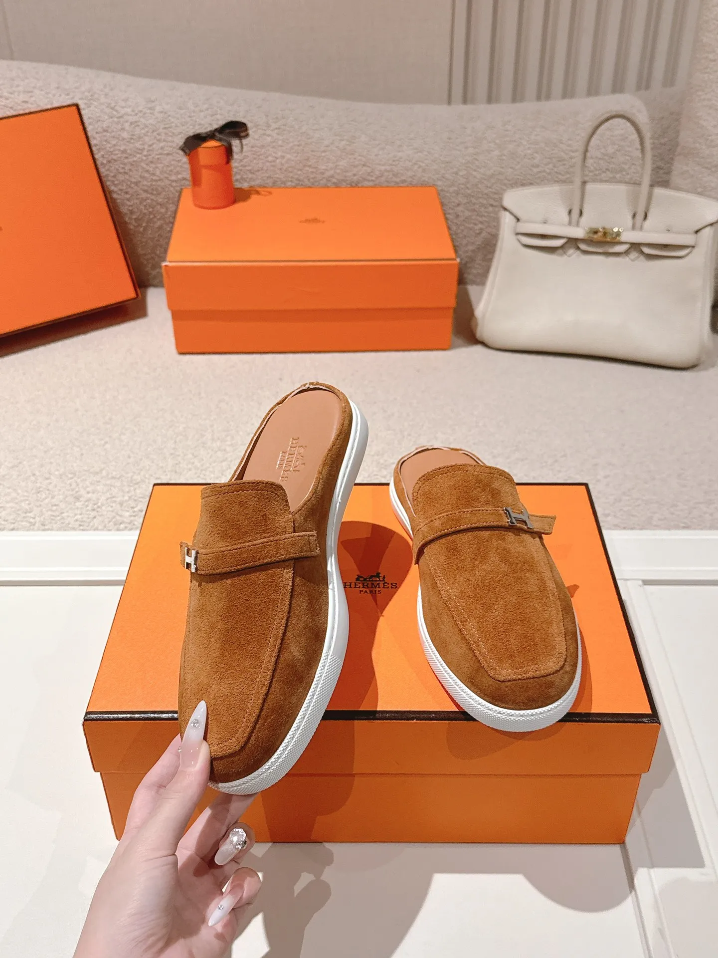 Men's men's shoes 💰560💰 Hermes 25ss new autumn and winter loafers, British retro design, classic and durable! Original reverse mold last, the ultimate 1:1 shape. Fabric: Cow suede/calfskin Lining: Imported sheepskin lining Outsole: Open-molded rubber sole Size: 35-45